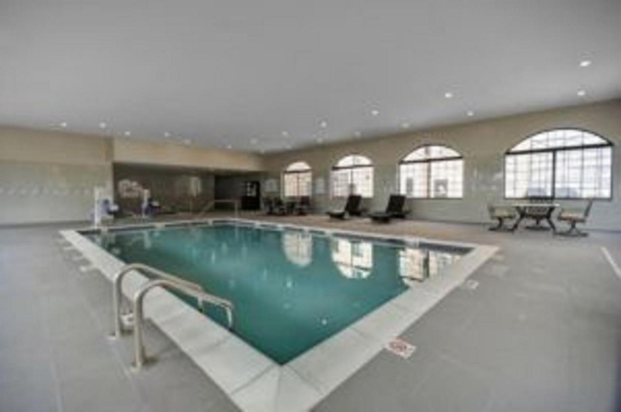 Staybridge Suites Dearborn By Ihg Kültér fotó
