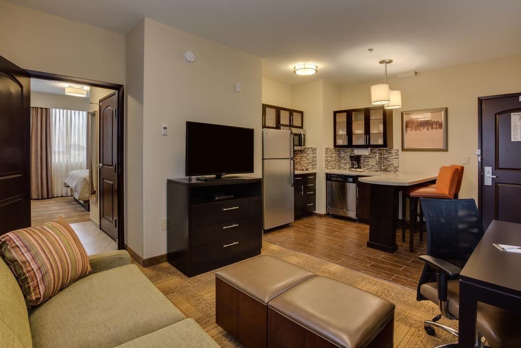 Staybridge Suites Dearborn By Ihg Kültér fotó
